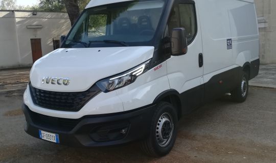 IVECO DAILY PIANO DA CARICO LUNGHEZZA MT 3.60 ALTEZZA MT 2.10  - Furgone Cargo 3 posti